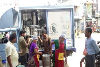 Unloading food for people